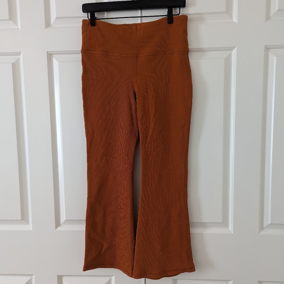 ATHLETA ELATION RIB CROP FLARE ATHLETIC PANT large - Picture 3 of 4